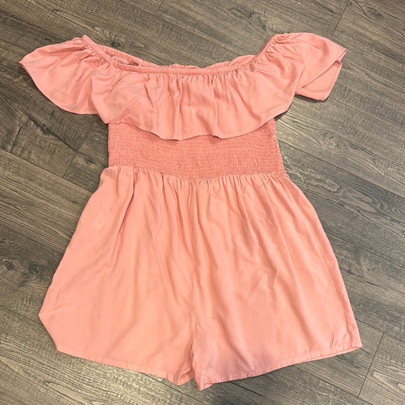 Pink Off-Shoulder Ruffle Shorts - Picture 3 of 6